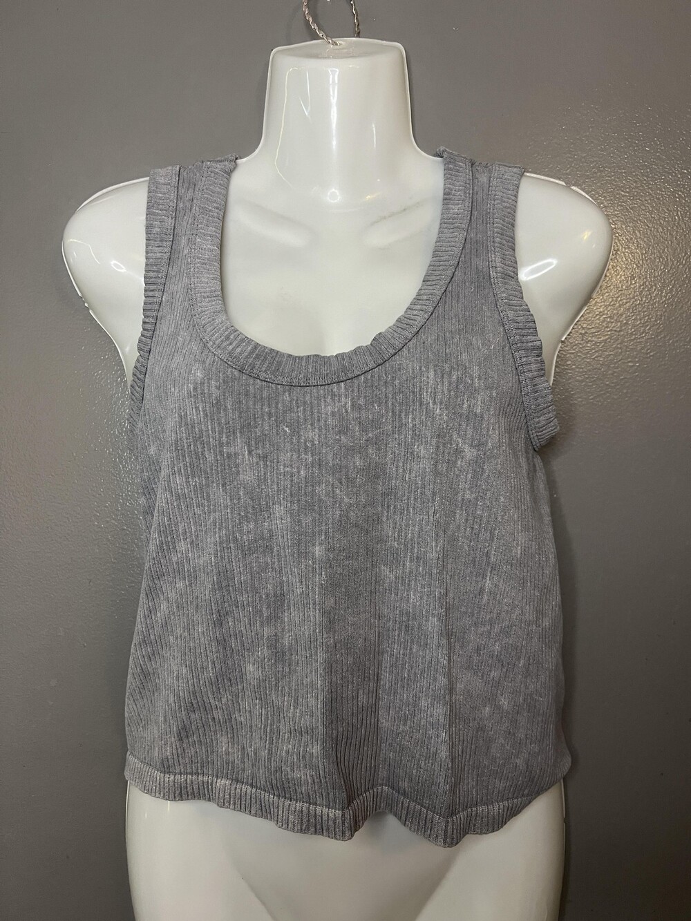 Pink Rose Tank Top Womens L/XL Gray Ribbed Scoop Neck Sleeveless Stretch Basic